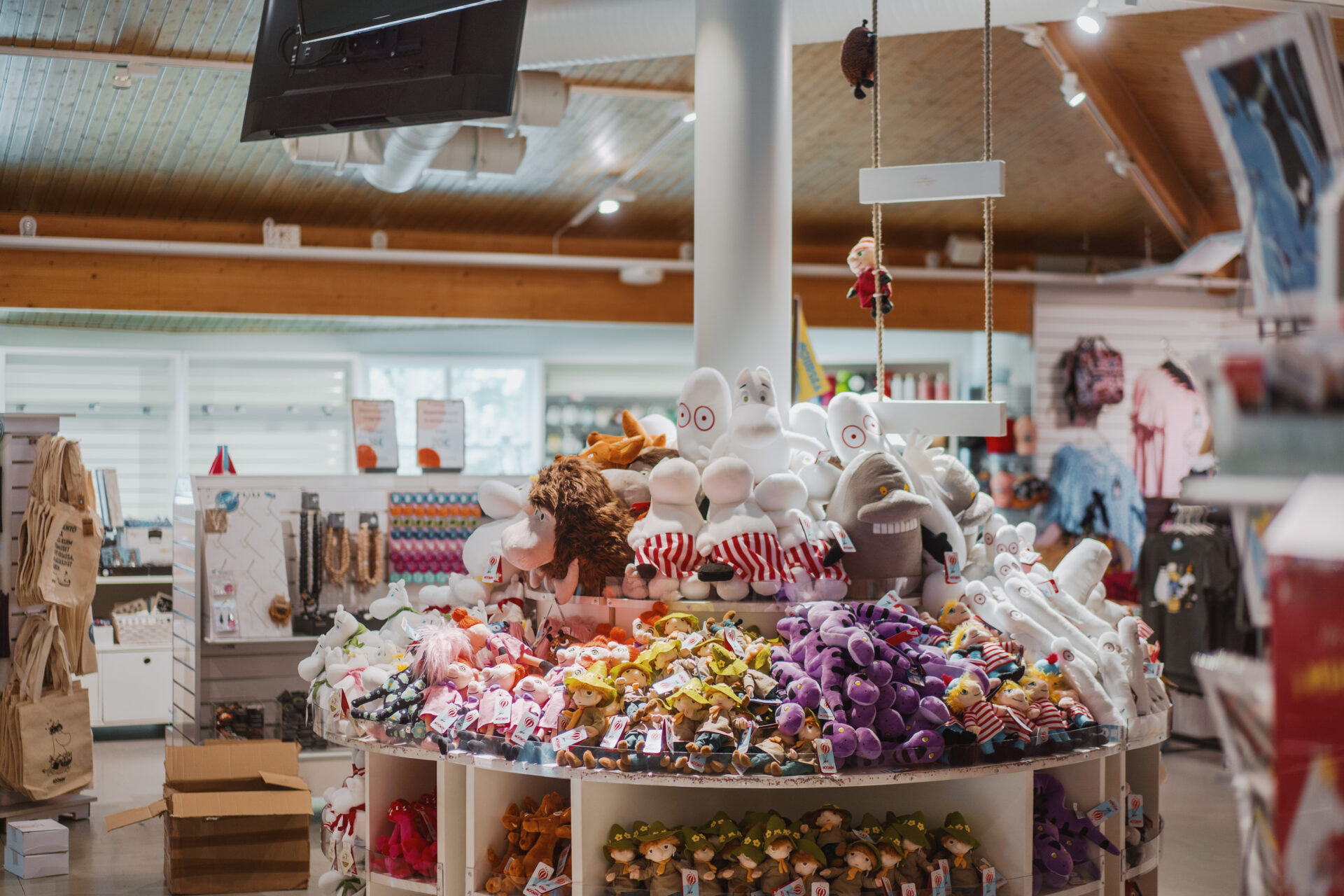 Muminprodukter i Muminbutiken